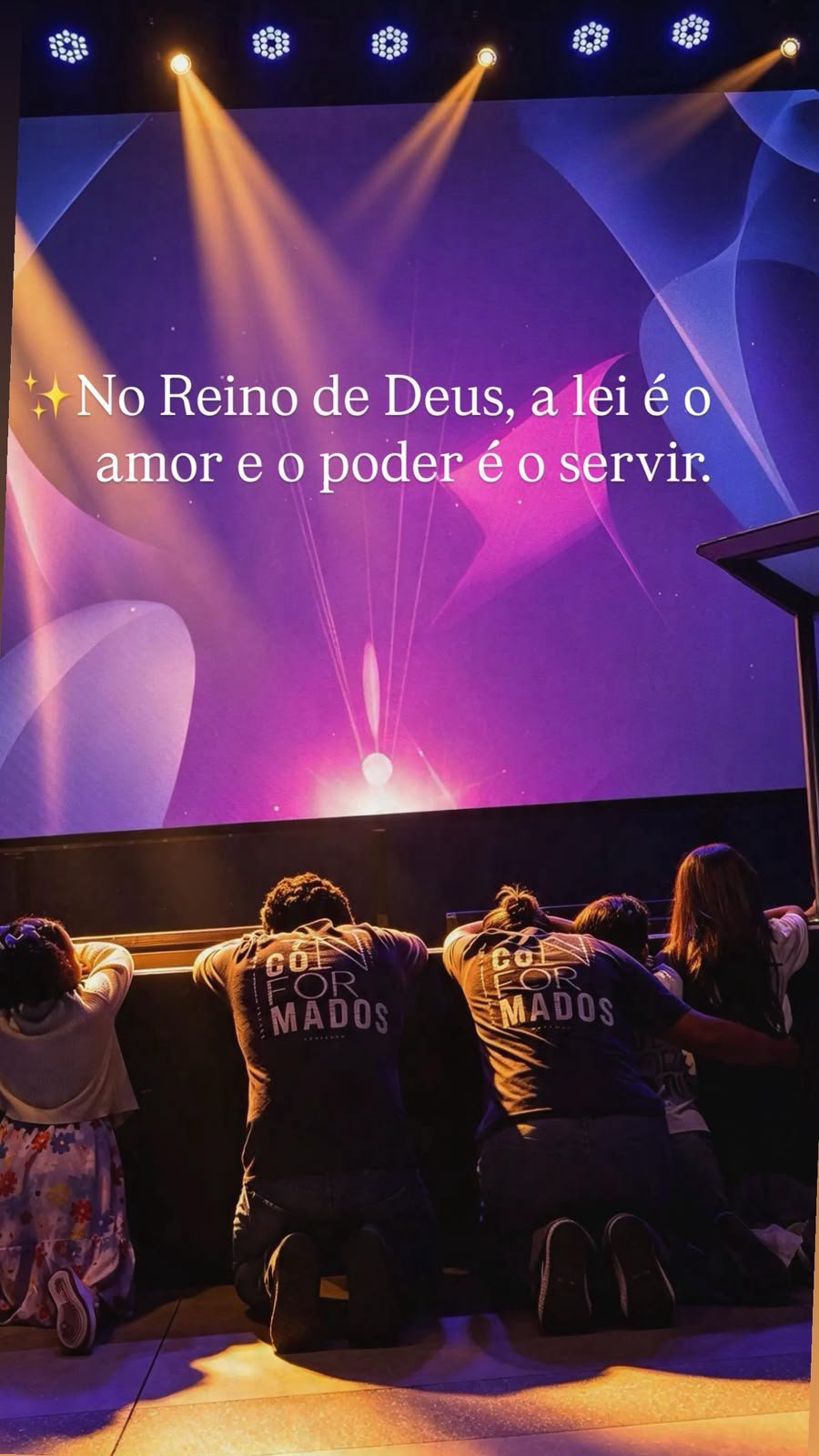 Famílias reunidas na Igreja Caminhar
